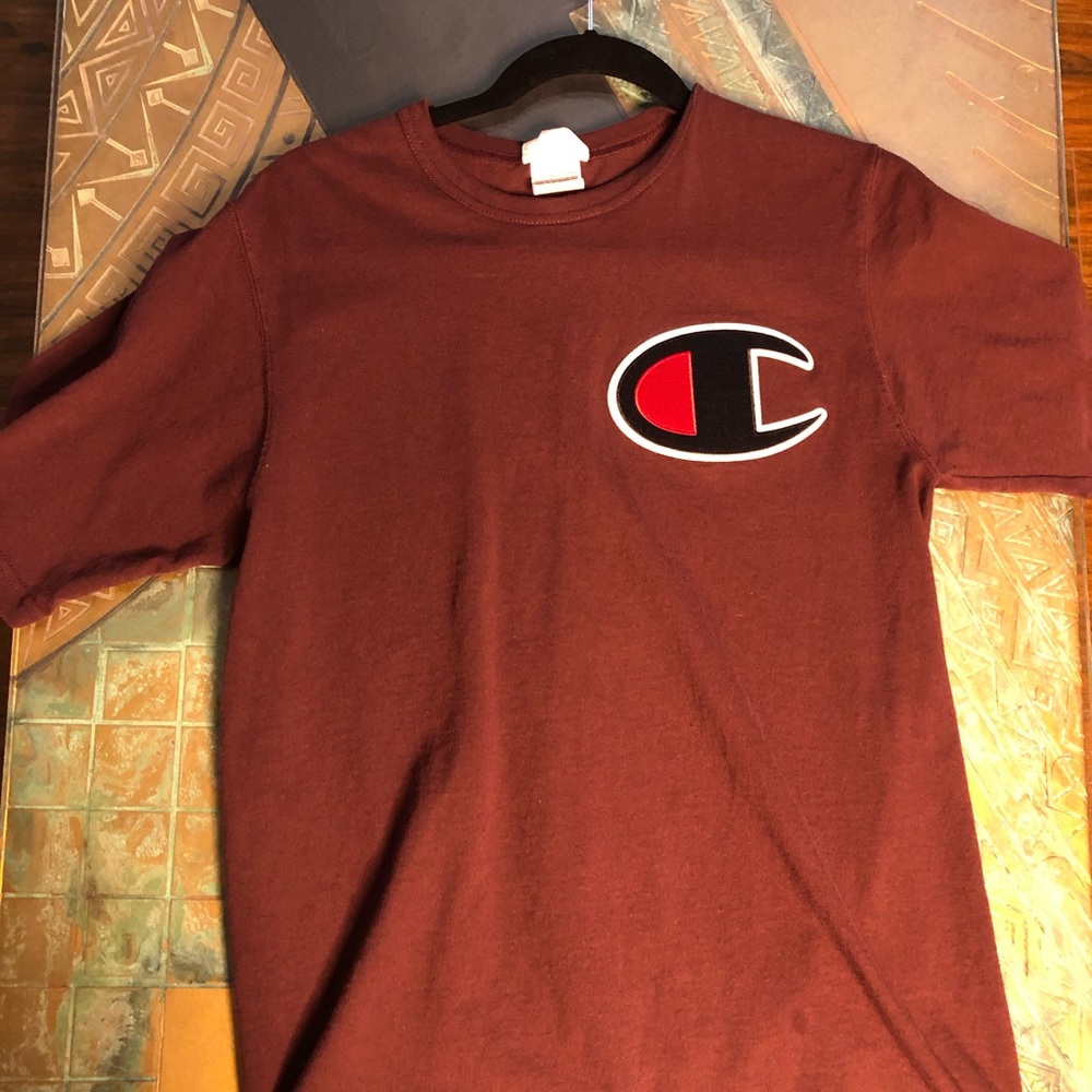 Champion tee big logo